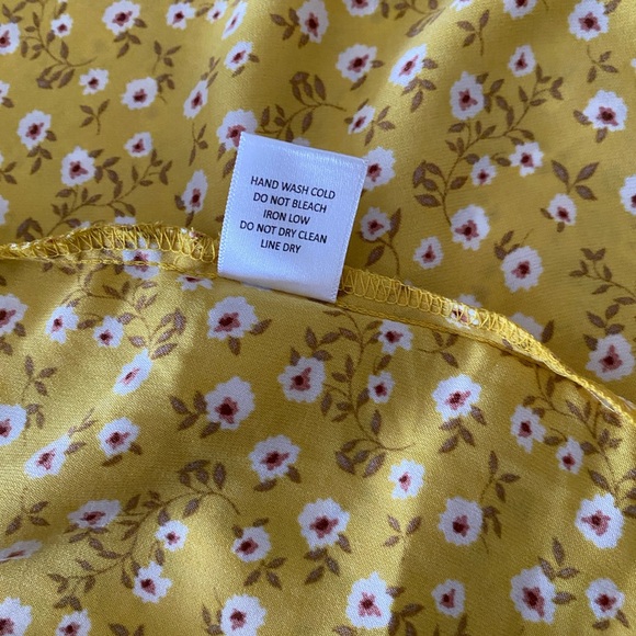 Lipslide Women’s Yellow Floral Blouse,Size Large. - Picture 10 of 10